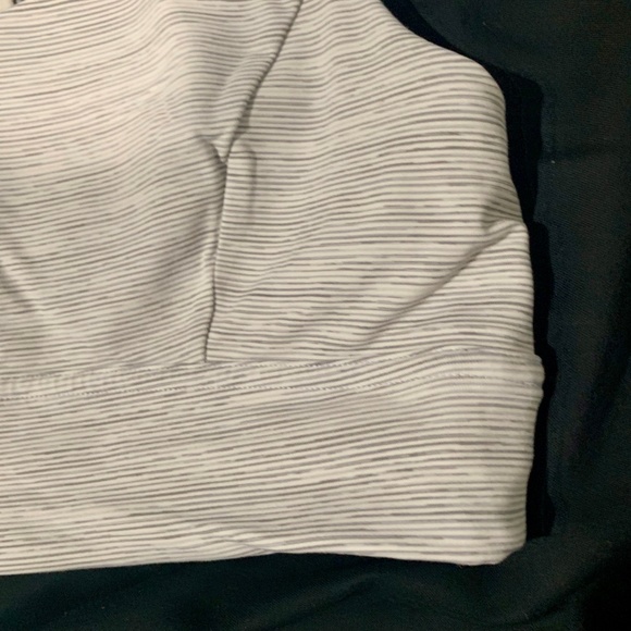 LULULEMON Train Times Bra 8 White / Grey Stripe - Picture 3 of 6